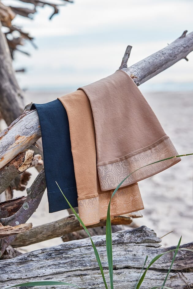 4717_Rel mediven-cotton-beach-logs-compression-Bronze-Caramel-Black-global-IM-9381.jpg